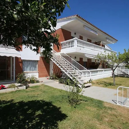 Apartment Casa Rosales 5 *